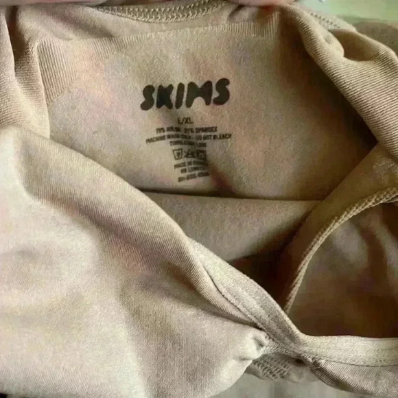 SKIMS- NWOB Sculpting Seamless Mid Thigh Bodysuit Color- Sienna - Picture 5 of 8